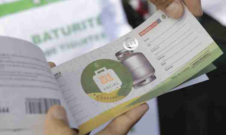 Governo do Ceará inicia nova entrega do Vale Gás Social no Sertão de Canindé e no Maciço de Baturité